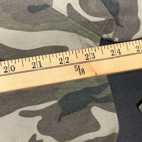 Camouflage Hoodie - Tee with front pocket - Picture 15 of 16